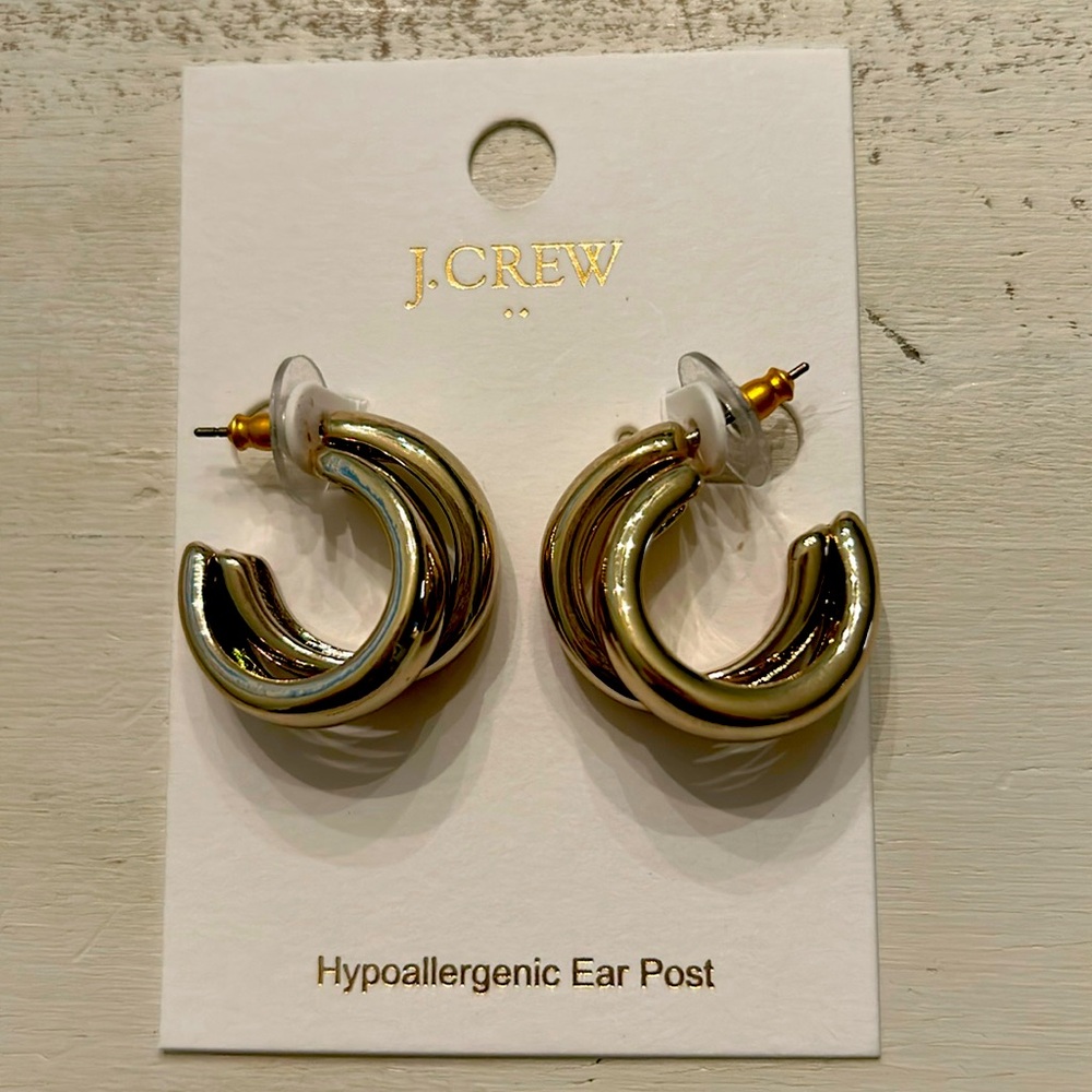 Cute gold colored hoops JCrew. Have 2 pair. $7 each pair